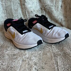 Nike Structure 24 Women's Road Running Shoes. Size 9
